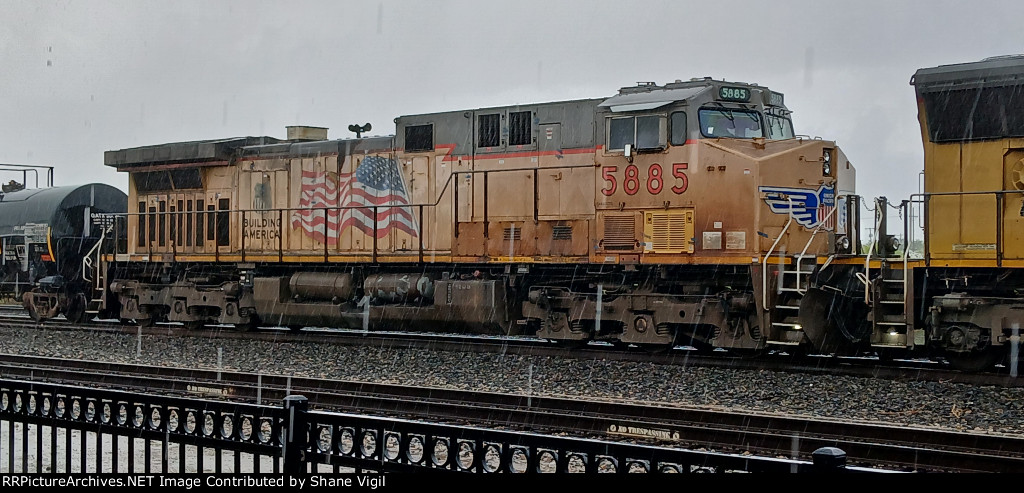 UP 5885